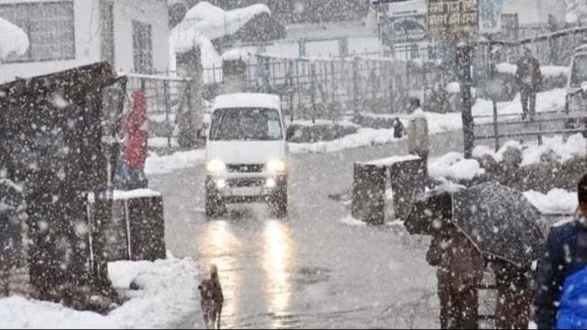 Weather Worsens in Himachal: Heavy Rain and Snowfall Alert, Administration on High Alert